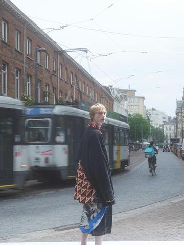 DRIES VAN NOTEN 来自安特卫普的问候   2022春夏男装系列——安特卫普城市拼贴画