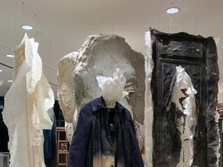 LEMAIRE首次与中国艺术家合作装置展登陆Dover Street Market Beijing 林延-LEMAIRE : 北京门道