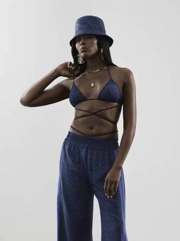 Burberry发布全新TB 夏季专属标识系列，广告大片由Naomi Campbell 倾情演绎