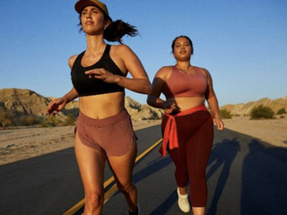  lululemon推出全新专为跑步设计的AirSupport女士运动内衣
