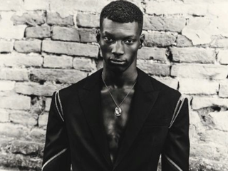 Alexander McQueen 2022春夏男装系列瞩目呈现 