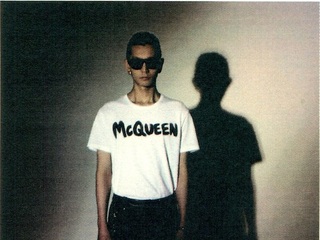 Alexander McQueen 21秋冬涂鸦眼镜系列