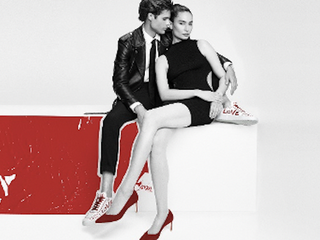 描摹爱意SHOW出浓情，告白你的挚爱时刻 STUART WEITZMAN 甜蜜呈现2021中国七夕限定胶囊系列