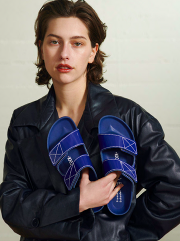Birkenstock与Proenza Schouler进一步加强合作，运用大胆新色重新创造其经典款式 