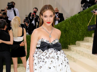 维多利亚的秘密携手众女神亮相Met Gala