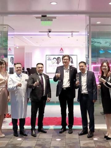 暨品牌成立135周年，  AVON雅芳中国大陆首家旗舰店落地上海