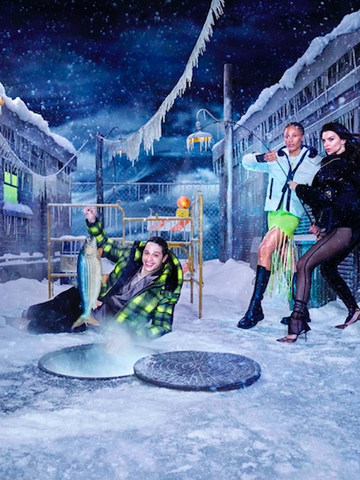 DAVID LACHAPELLE开启MOOSE KNUCKLES超现实之旅 Emily Ratajkowski、Pete Davidson和Adwoa Aboah演绎全新秋季广告大片，不惧严寒，冬日狂欢