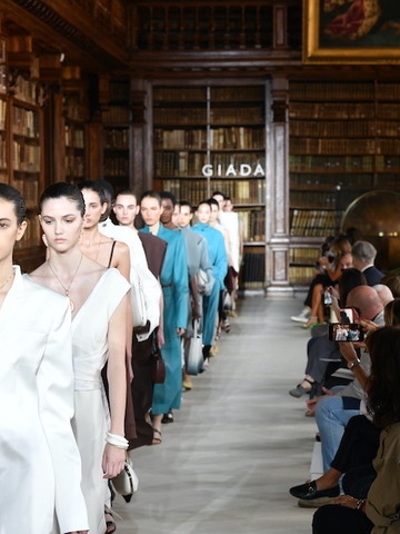 GIADA 2022春夏大秀回归米兰布雷拉图书馆 | 极简美学融入古典空间