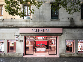 华伦天奴美妆首家线下旗舰店登陆上海新天地