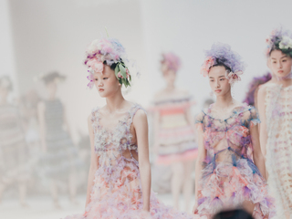 SUSAN FANG SS22系列以“AIR•LOVE”之名，去探索「爱」