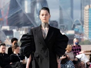 Alexander McQueen 2022春夏女装系列 伦敦天空之景