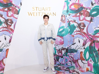 艺术笔触交织梦幻画卷，写意履程闪耀绽放郑州 STUART WEITZMAN “灵感之‘履’”限时概念店登陆郑州丹尼斯大卫城