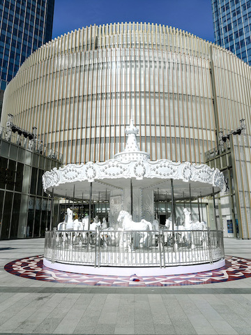 上海港汇恒隆广场携手太阳马戏创排《X秀》惊艳揭幕