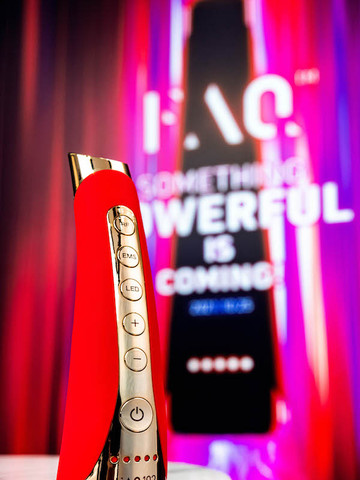 在丝芙兰体验FAQ™芙颜珂沙龙级护肤体验 全新FAQ™102肌活御龄射频美容仪，定义抗老逆颜新方案