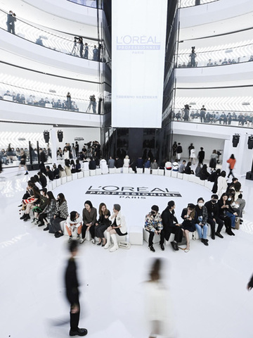 2021巴黎欧莱雅PRO秋冬发艺时尚大秀开启潮色新势， 引领法式染时尚新风潮