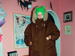 Acne Studios 携手艺术家 Maria Pasenau 呈现 2021 秋冬系列外套 