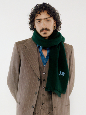 Acne Studios 推出全新定制化围巾 Vernon