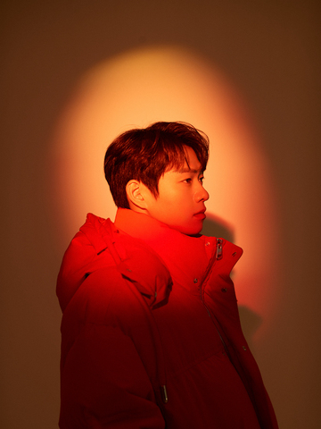 AMI携手品牌好友魏大勋 推出“双十一”限量款外套