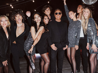 MICHAEL KORS发布2021 MICHAEL Michael Kors和MICHAEL KORS 男士假日系列广告大片，由Bella Hadid、Bretman Rock、Lori Harvey和Tina Leung共同演绎