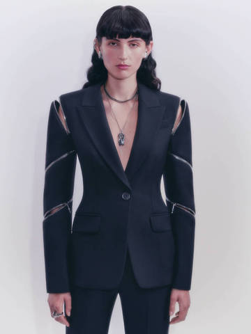 Alexander McQueen 2022早春女装系列瞩目呈献