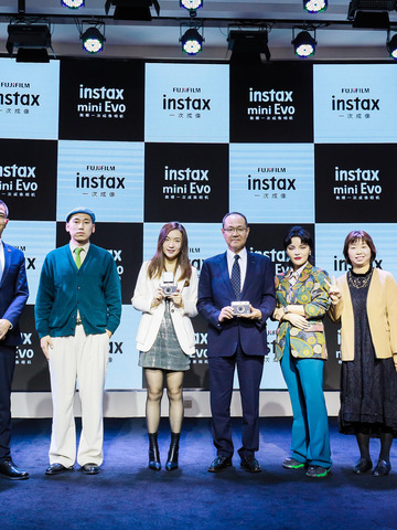 富士instax新一代“机皇”重磅登场，感受mini Evo复古与科技的奇妙碰撞