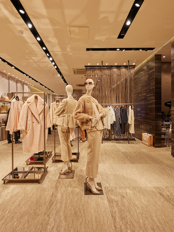 Max Mara 2022早春系列武汉发布 张钧甯现身展独立女性气质