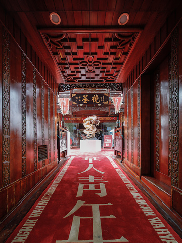 華人青年OCCUPY「Oriental Dragon Rising」龙船巡游POPUP于杭州西湖正式揭幕。