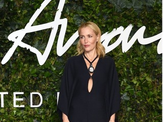 GILLIAN ANDERSON 与 GABRIELA HEARST 共同出席2021年度时尚大赏