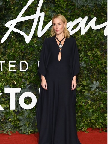 GILLIAN ANDERSON 与 GABRIELA HEARST 共同出席2021年度时尚大赏