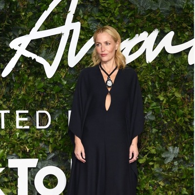 GILLIAN ANDERSON 与 GABRIELA HEARST 共同出席2021年度时尚大赏