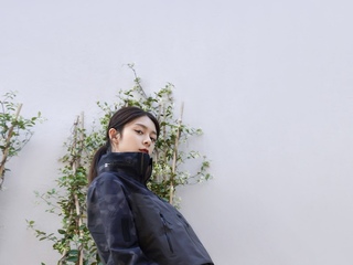 傅菁、李一桐全新私服LOOK释出，开启春夏户外日常穿搭选择，轻松平衡城市生活和户外机能穿着。
