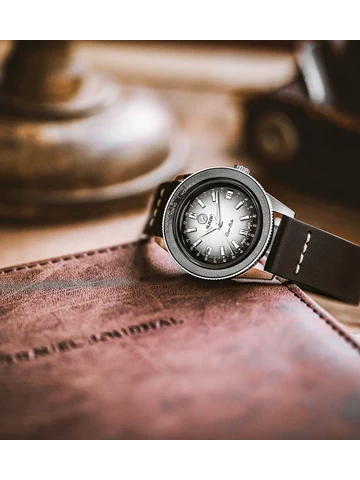 准备好,穿越时空了吗?全新Captain Cook库克船长Over-Pole世界时限量版腕表—“时光潜行者”