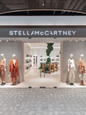 Stella McCartney揭幕全新上海前滩太古里旗舰店 邀请中国艺术家刘潇、徐飞，打造沉浸式体验空间, 诠释品牌可持续理念及当代美学