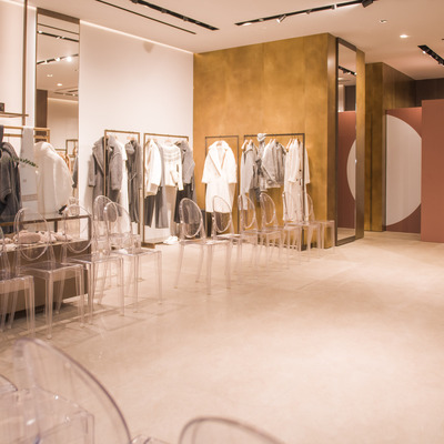 Max Mara 2022秋冬系列冰城发布宁静助阵展肆意的张扬美