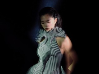 YIBIN CHEN SS23线下首秀于2023春夏上海时装周蕾虎先锋时尚艺术节发布