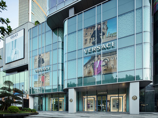 Versace为全球精品店注入新生活力