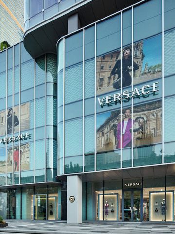 Versace为全球精品店注入新生活力