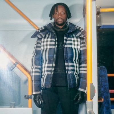 Burberry发布全新外套系列宣传影片《夜行风采 · 格调随影》