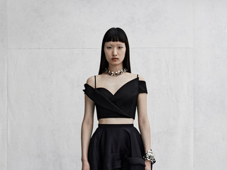 Alexander McQueen 2023早春女装系列