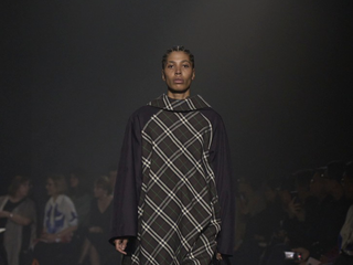 Daniel Lee 揭晓其为 Burberry 设计的首秀系列 Burberry 2023秋冬系列