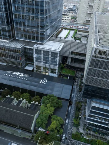 “时序致新生” 2023秋冬上海时装周SIFS绚丽开幕