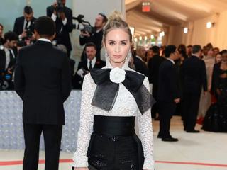 众星身着MICHAEL KORS COLLECTION定制礼服闪耀2023 MET GALA红毯及派对