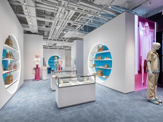 Versace上海前滩太古里限时精品店盛大开幕