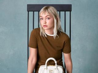 MIU MIU呈献全新手袋ARCADIE GIGI HADID出演广告大片