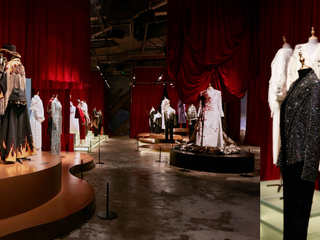 MITHRIDATE 「FASHION FOR ART飞行•剧场」 舞台高级定制服装展暨23秋冬系列发布亮相锦沧文华
