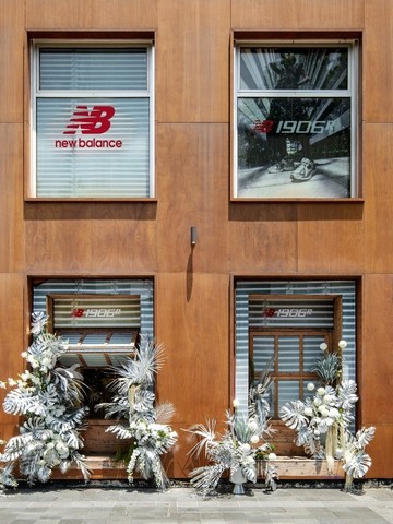 先锋格调 多元碰撞  ​New Balance 携1906R鞋款空降上海文化街区