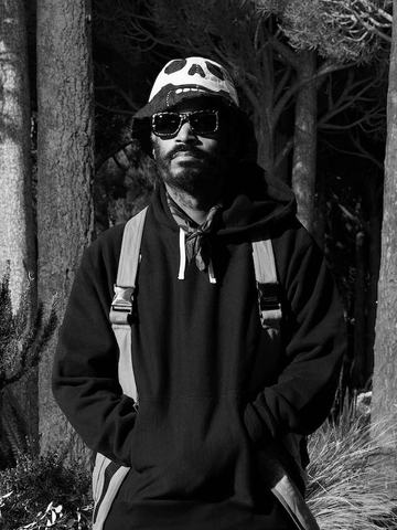 盟可睐MONCLER携手SALEHE BEMBURY共塑新颖视角， 畅行奢华疆域，礼赞人与自然隽永亘久的紧密联结