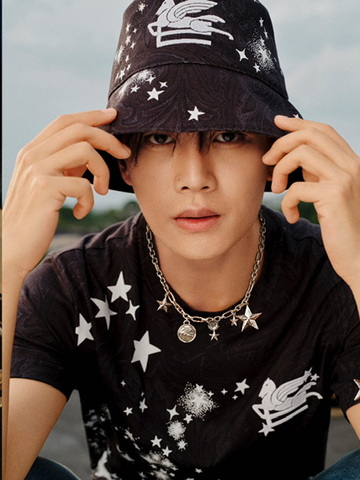 ETRO携手品牌代言人任嘉伦推出ETRO X RJL联名胶囊系列