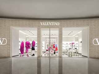  VALENTINO华伦天奴上海恒隆广场新概念店焕新开幕