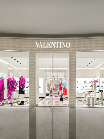  VALENTINO华伦天奴上海恒隆广场新概念店焕新开幕